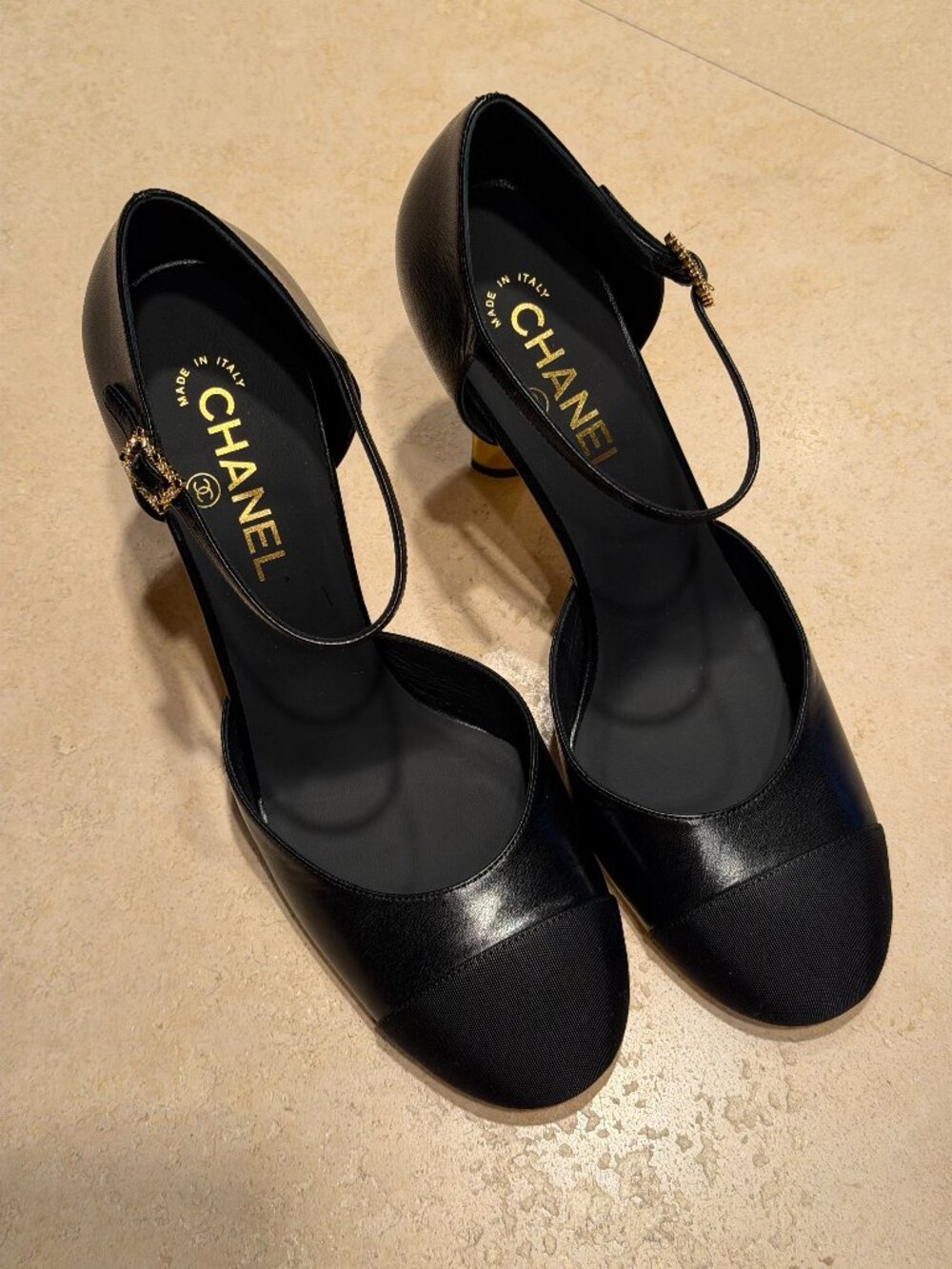Chanel Mary Janes Black/Gold